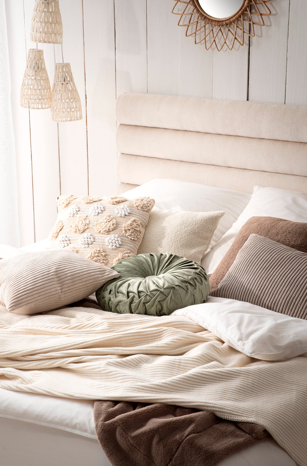 Stilvoll Schlafen: Boxspringbetten mit Heimtextilien kombinieren